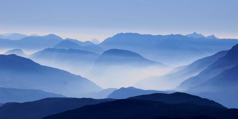 专业篮球鞋与普通运动鞋的核心科技差异解析：从健身器材到运动服饰的深度剖析