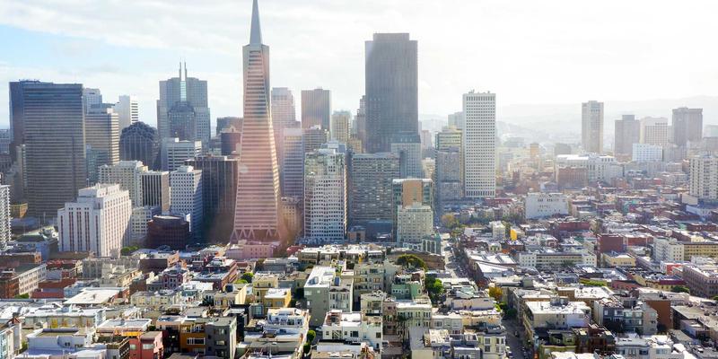 智能跑鞋革命：运动装备中的黑科技如何通过传感器与算法提升跑步经济性